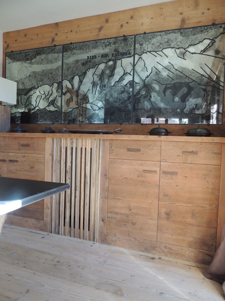 decori su parete in legno_falegnameria Bariza