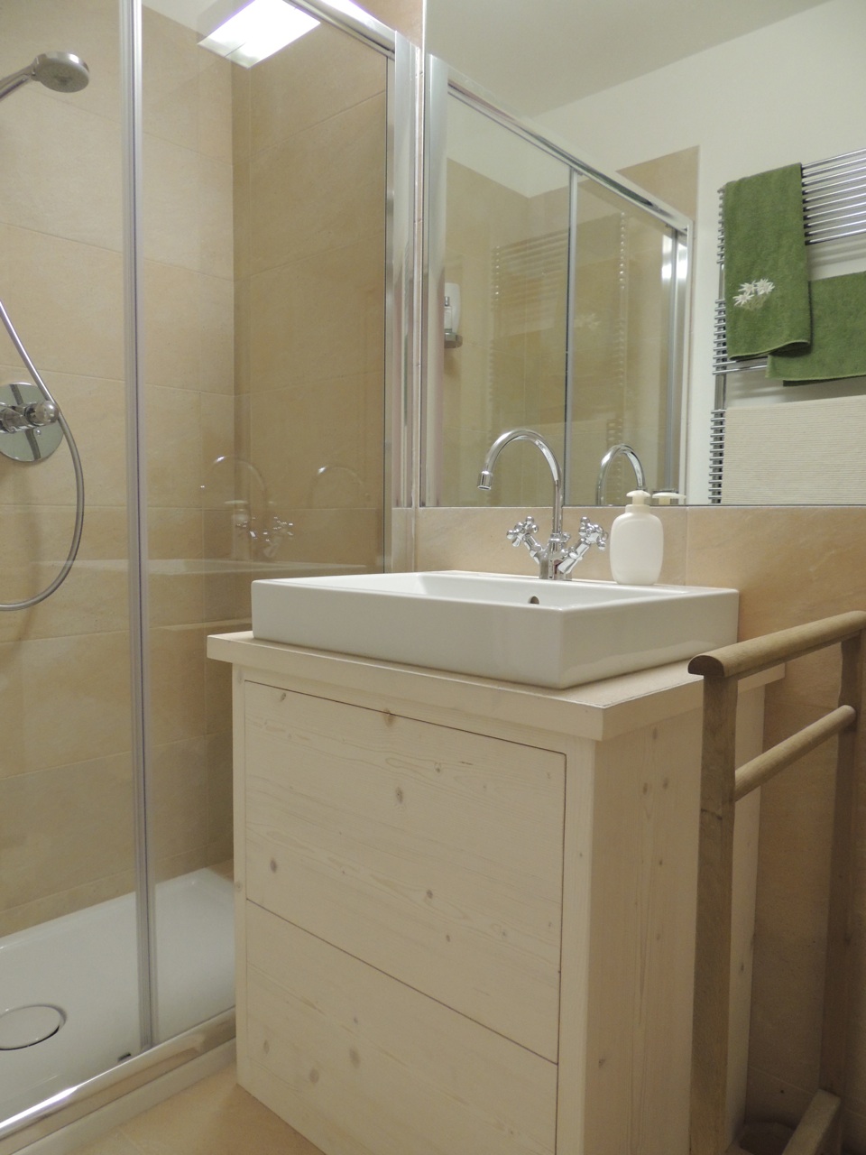 Bagno su misura in legno_Falegnameria Bariza