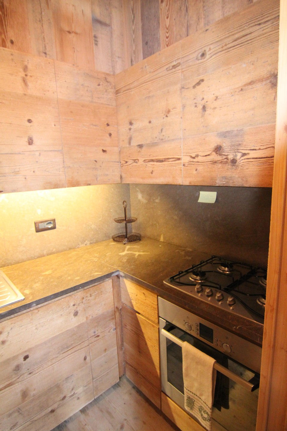 cucina lineare dettaglio angolo_falegnameria Bariza