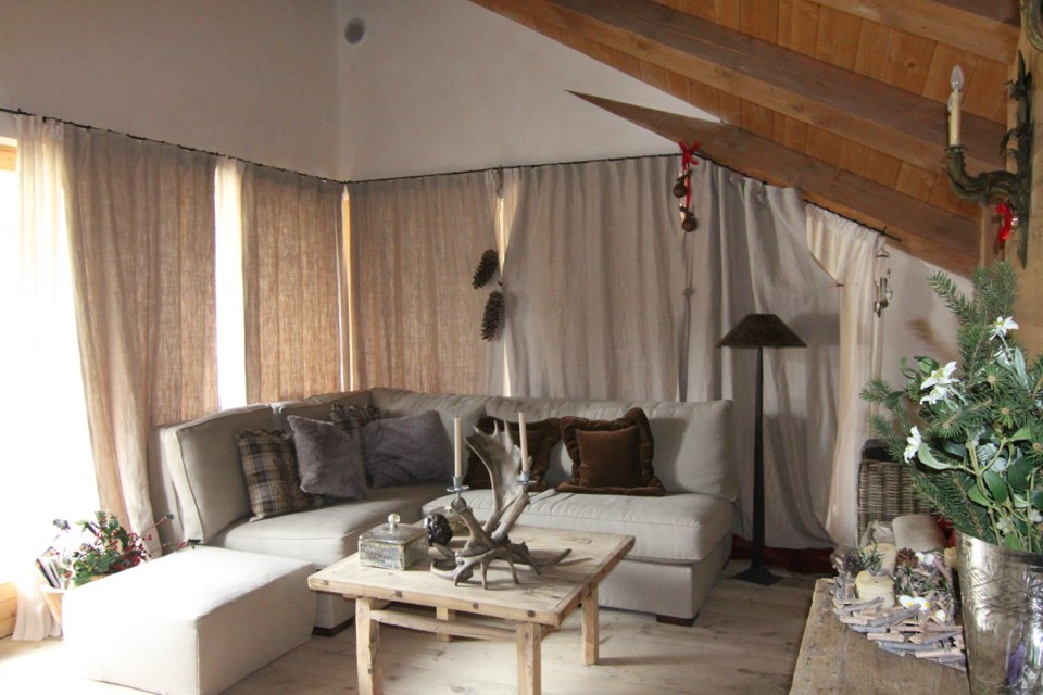 zona living chalet di montagna_falegnameria Bariza