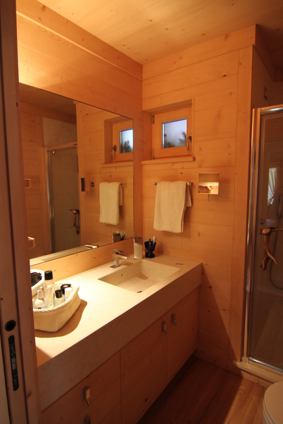 Bagno interamente in legno_Falegnameria Bariza