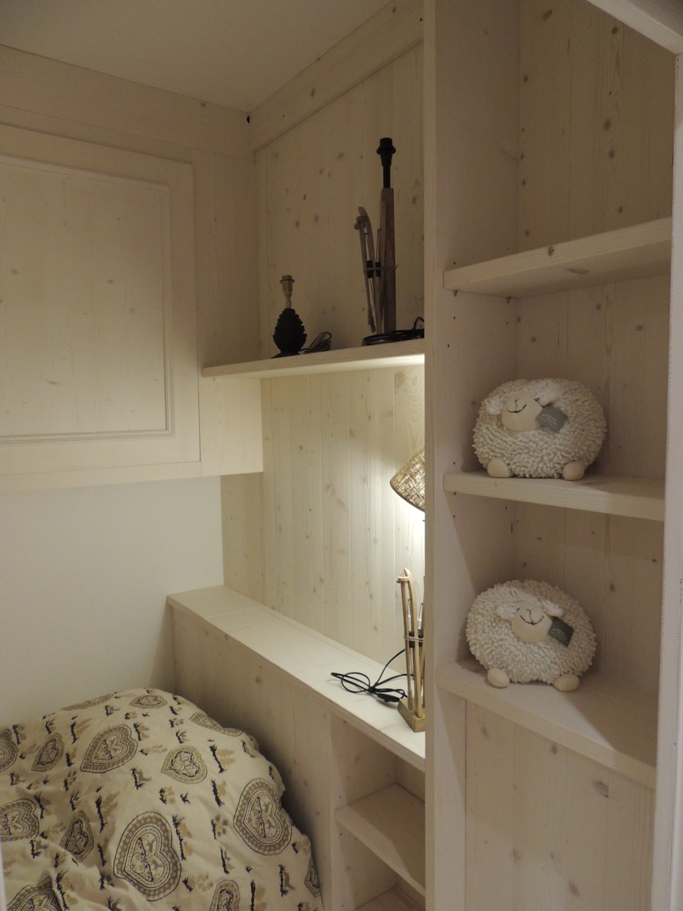 cameretta romantica in legno_falegnameria Bariza