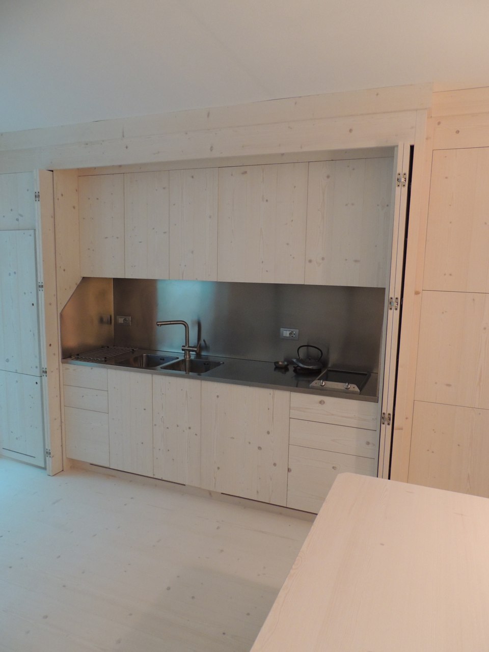 cucina su misura legno chiaro_falegnameria Bariza