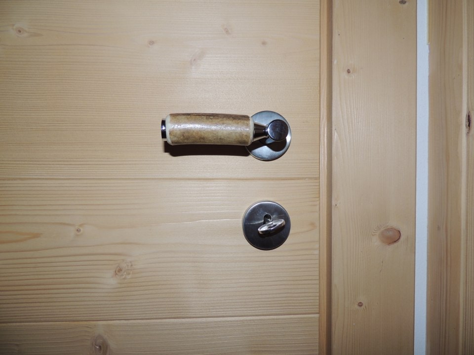 maniglie per porta in legno_falegnameria Bariza