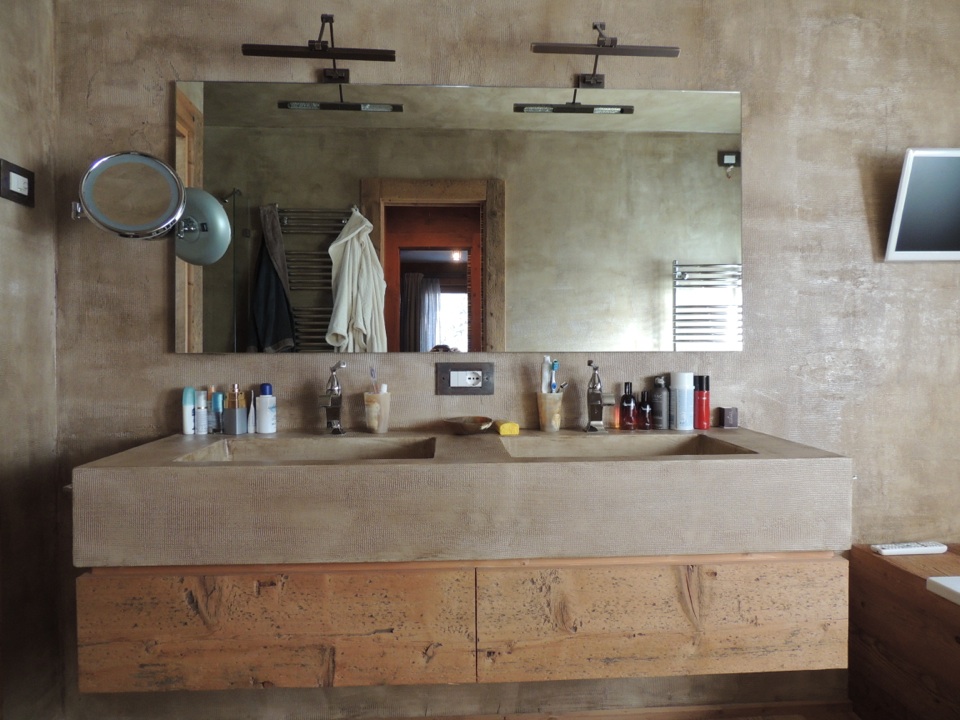 Lavandino doppio in pietra e legno_Falegnameria Bariza