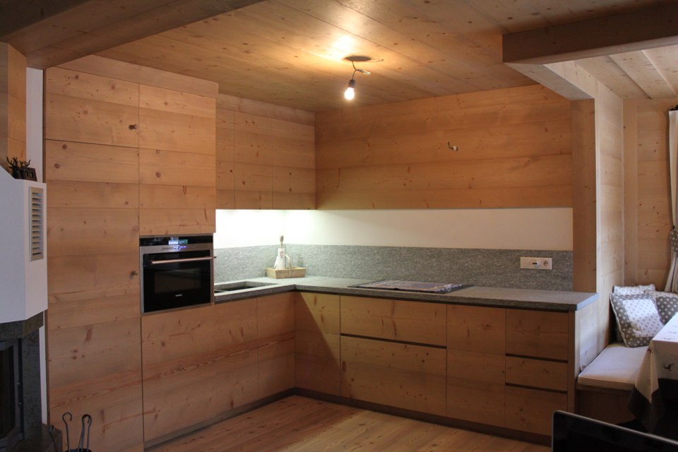 cucina lineare in legno_falegnameria Bariza