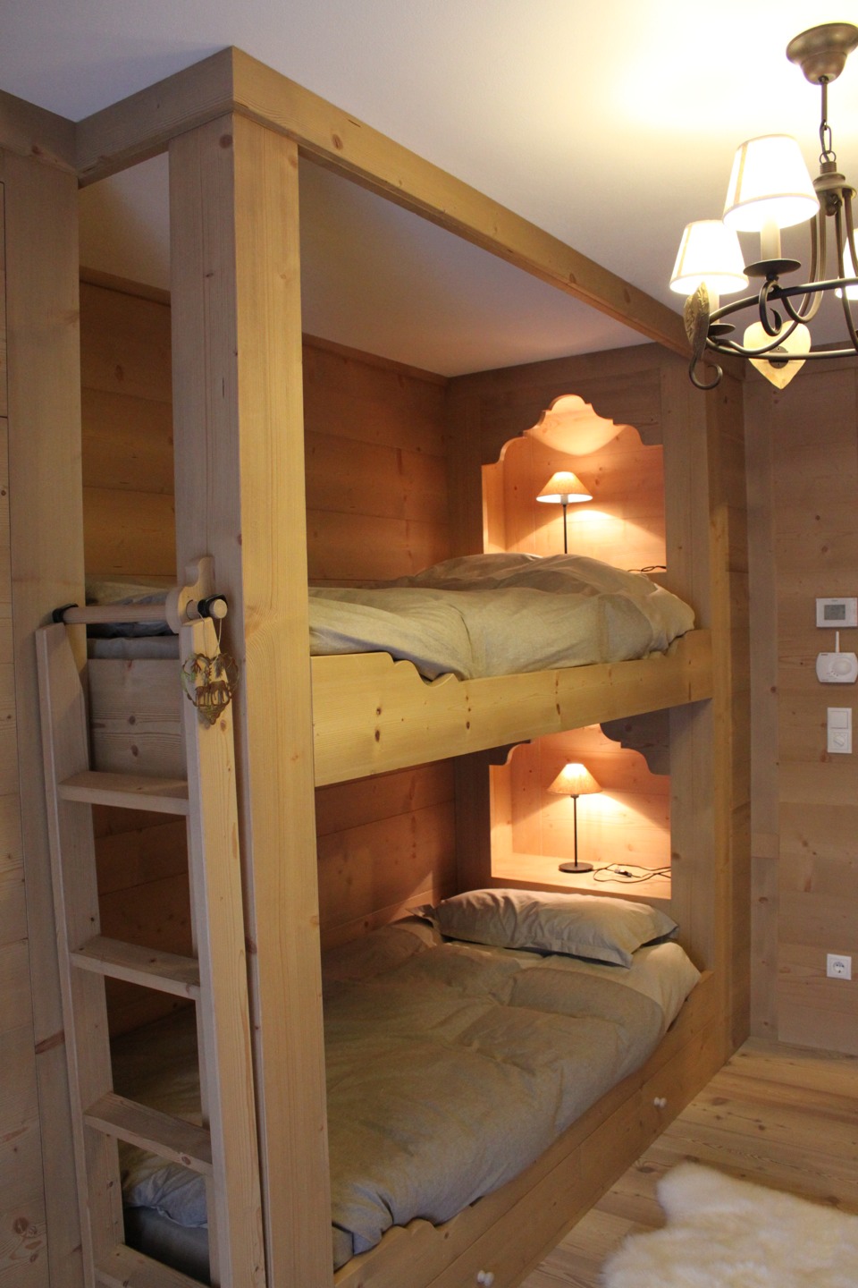 letto a castello con scala in legno_Falegnameria Bariza