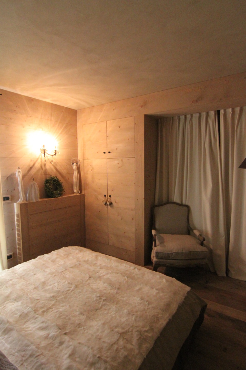 camera in legno con armadio incassato_falegnameria Bariza