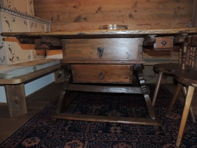 tavolo antico in legno_falegnameria Bariza