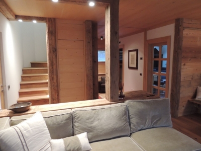 salotto moderno chalet di montagna_falegnameria Bariza