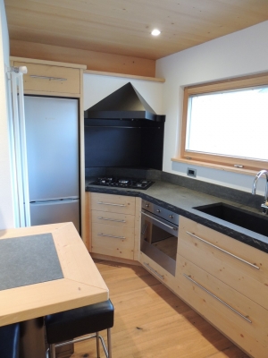 cucina ad angolo in legno_falegnameria Bariza