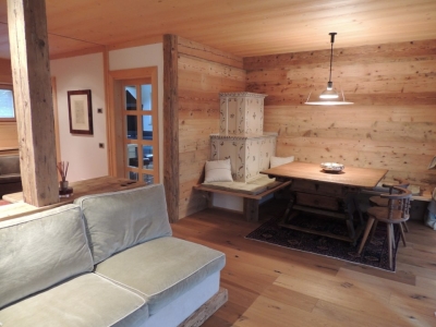 chalet con stube e tavolo pranzo_falegnameria Bariza