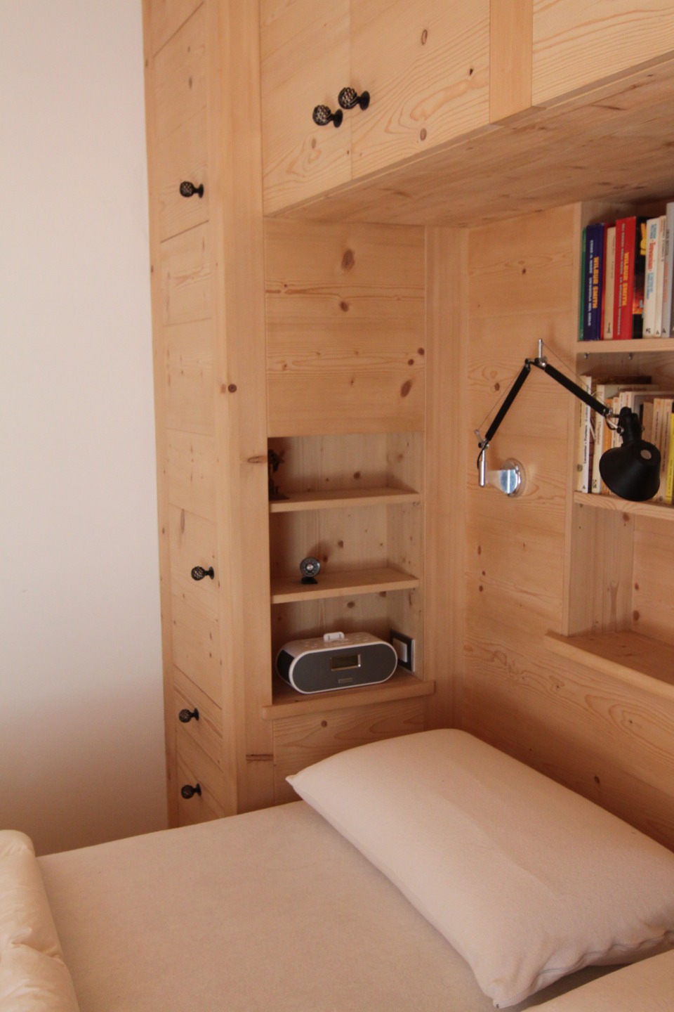 comodini per camera in legno su misura_Falegnameria Bariza