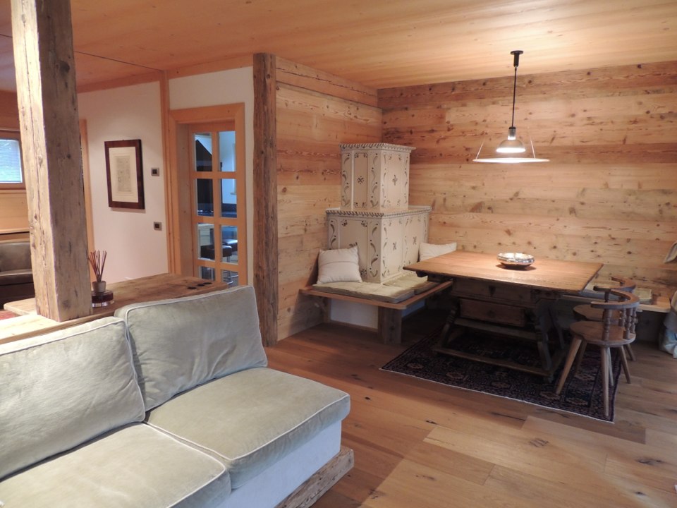 chalet con stube e tavolo pranzo_falegnameria Bariza
